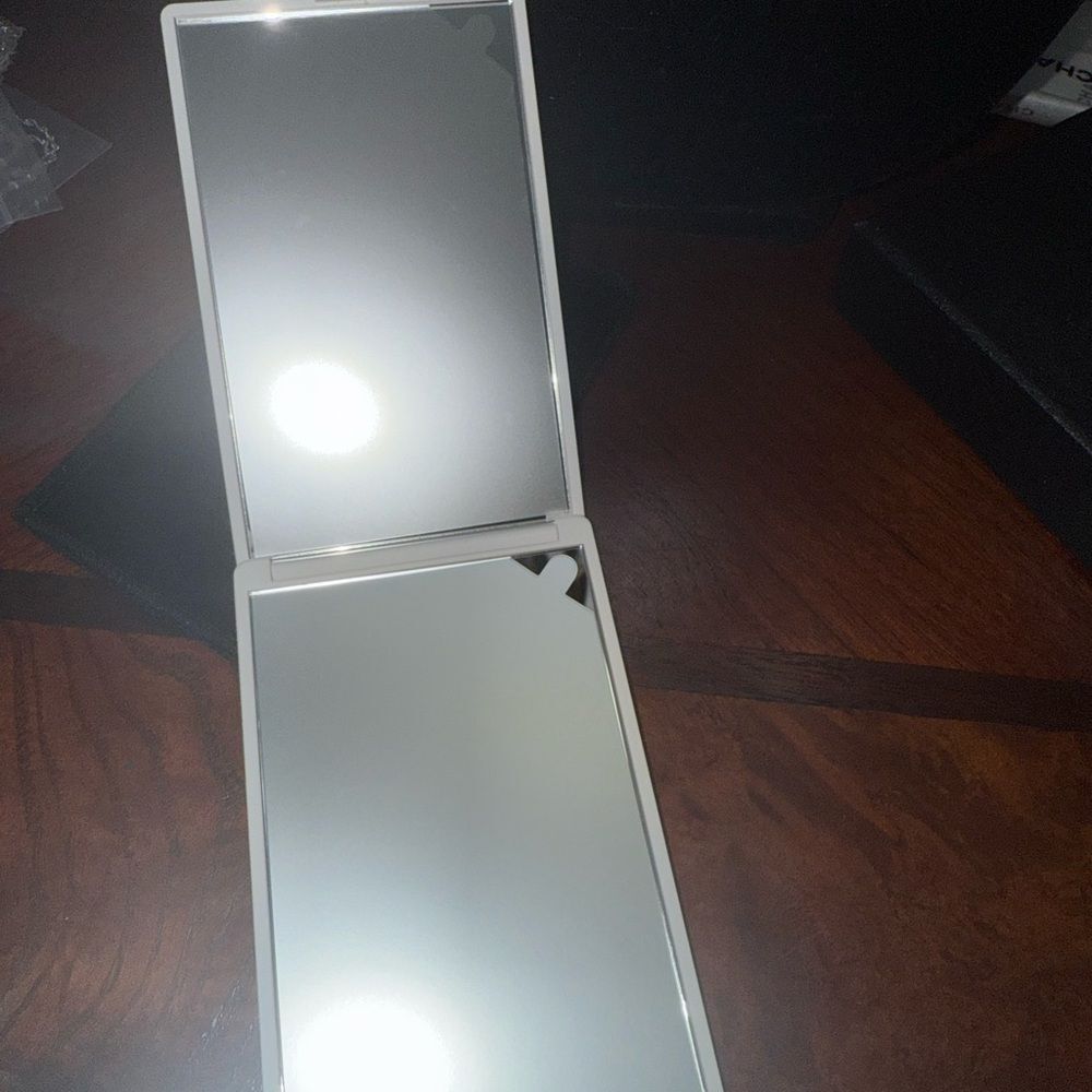 Brand new CHANEL mirror - Picture 4 of 4